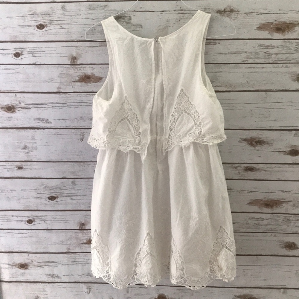 • Forever 21 White Crochet Dress • - Picture 4 of 7